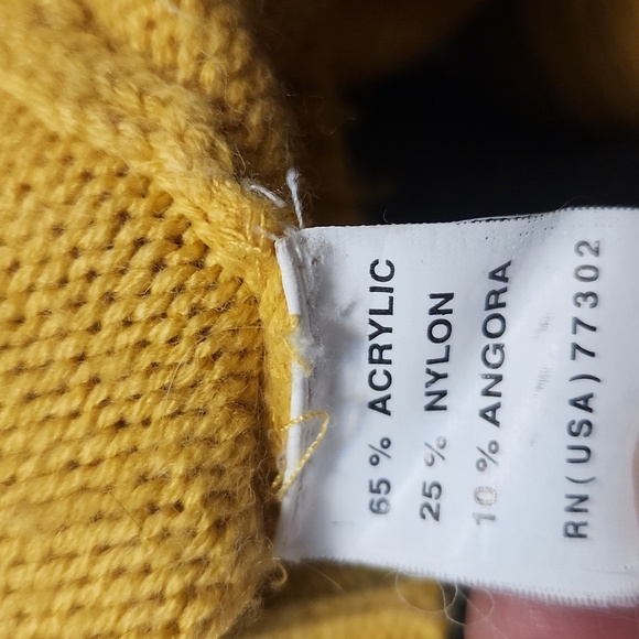 Yellow ladies sweater - Picture 9 of 9